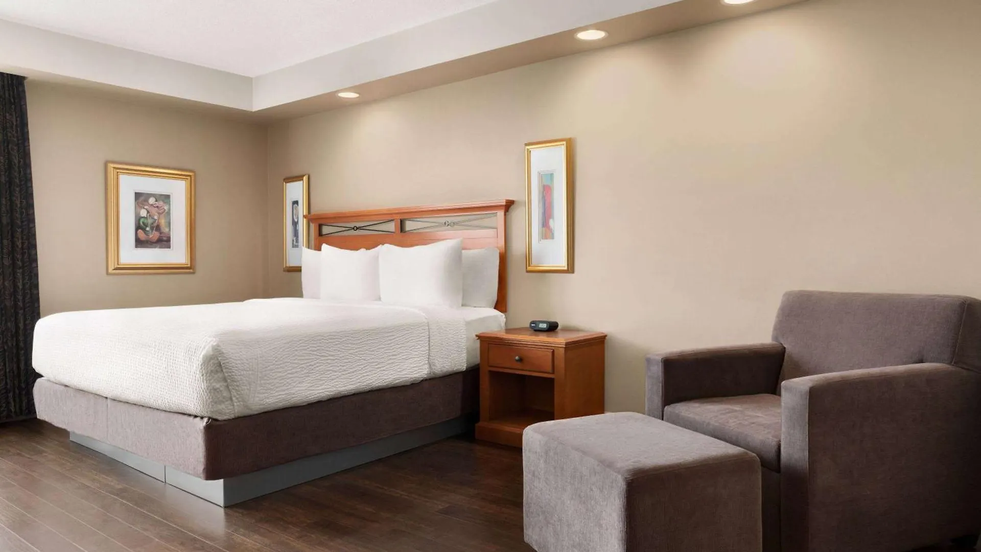 Royal Hotel Calgary, Trademark Collection By Wyndham